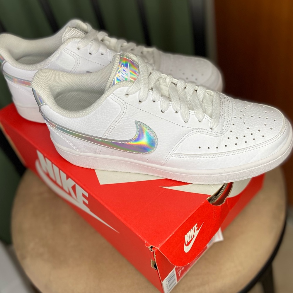 NIKE WOMENS COURT VISION LO size 7.5